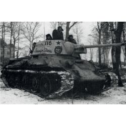 Kép 3/3 - ICM T-34-76 with Soviet Tank Riders 1:35 (35368)