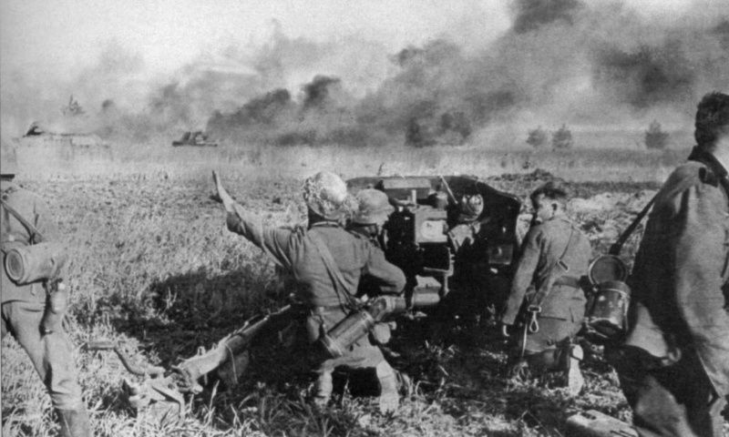 ICM Battle of Kursk T-34-76 (early 1943),Pak 36(r) with Crew 1:35 (DS3505)